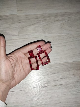 kırmızı küpe