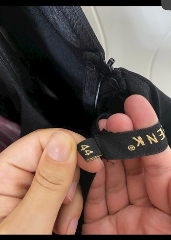 Siyah Uzun V Yaka Kolsuz Kadın Elbise - Görsel 2