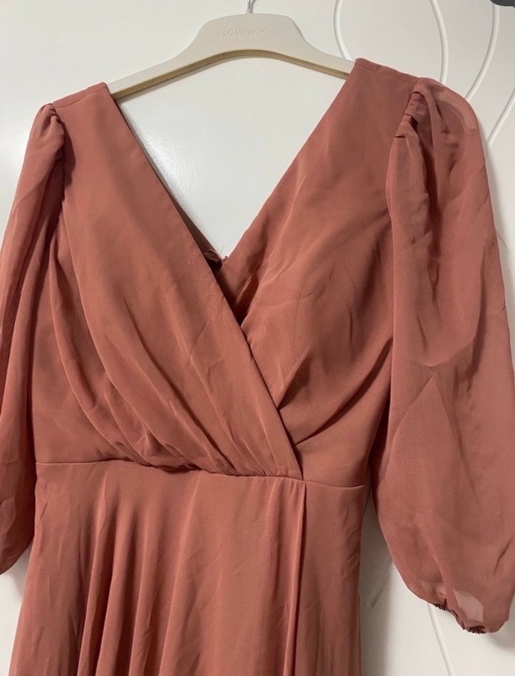 Bej V Yakalı Uzun Drapeli Kadın Elbise - Görsel 2