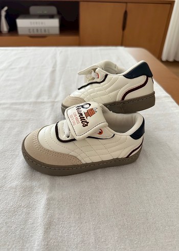 22 Beden Zara Çocuk Spor Ayakkabı