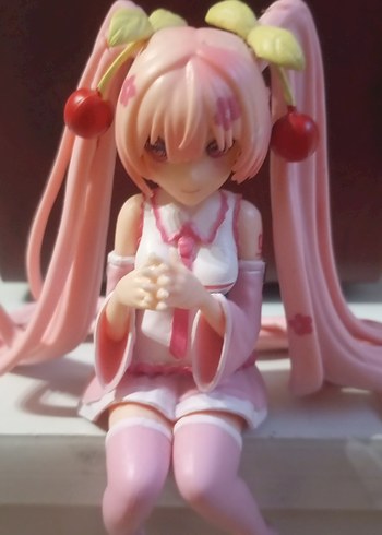 sakura miku oturan figur