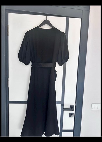 Siyah V Yaka Tokalı Kısa Kollu Tuxedo Elbise - Görsel 2