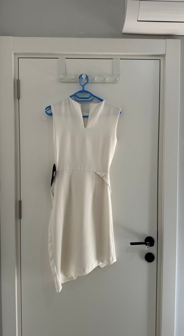 Kemer Detaylı Beyaz Mini Elbise - Görsel 3