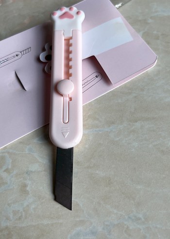 Pembe Kedi Pençesi Tasarımlı Maket Bıçağı - Görsel 3