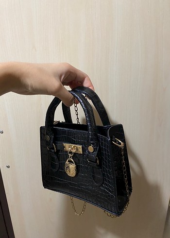 Diğer Zincir Detaylı Siyah Yılan Desenli Deri Çanta