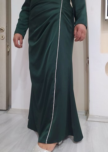 Abiye saten uzun Kol Drapeli Zümrüt yeşili taşlı Abiye Elbise