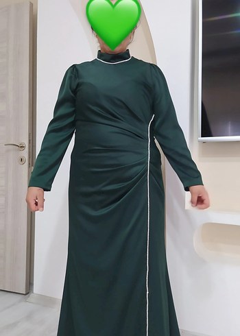 saten uzun Kol Drapeli Zümrüt yeşili taşlı Abiye Elbise