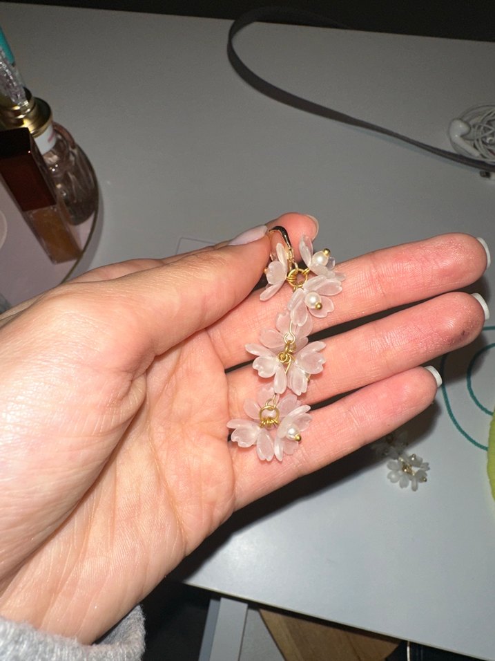 Beyaz  Mini Çiçek Küpeler - Görsel 2