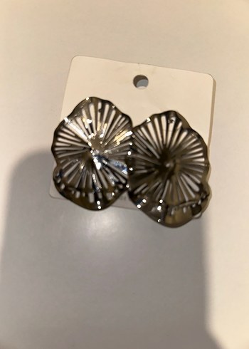 Siyah Metalik Mini Kadın Küpeler - Görsel 2