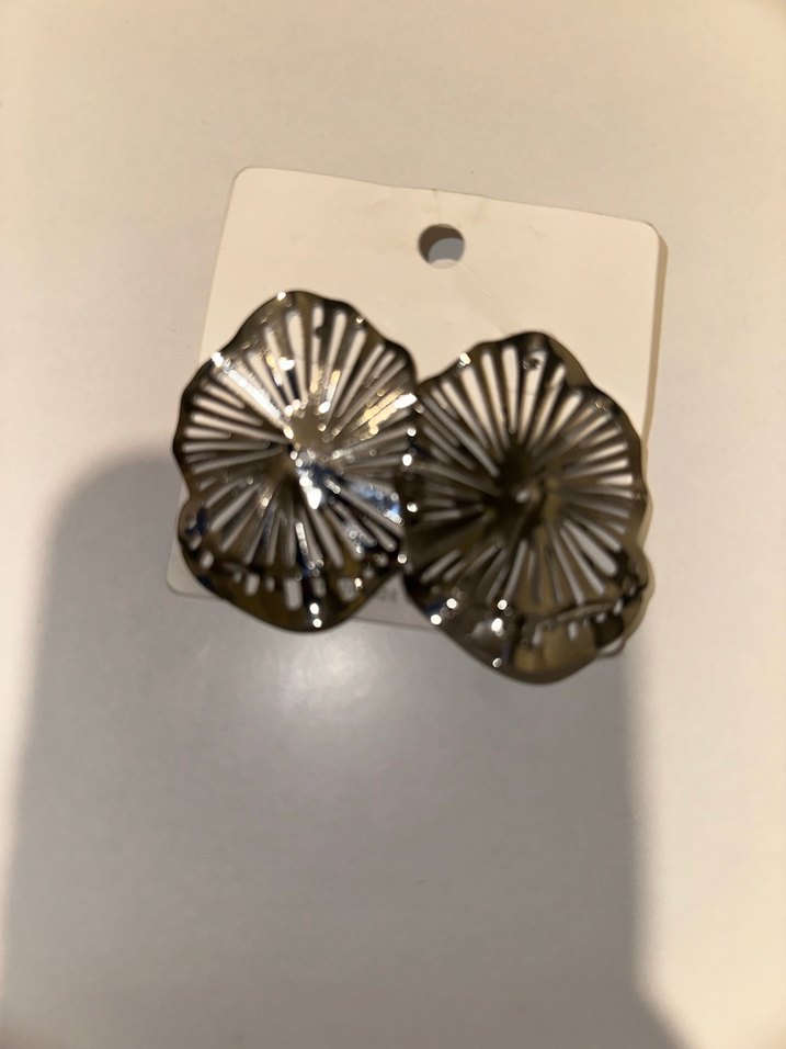 Siyah Metalik Mini Kadın Küpeler - Görsel 2