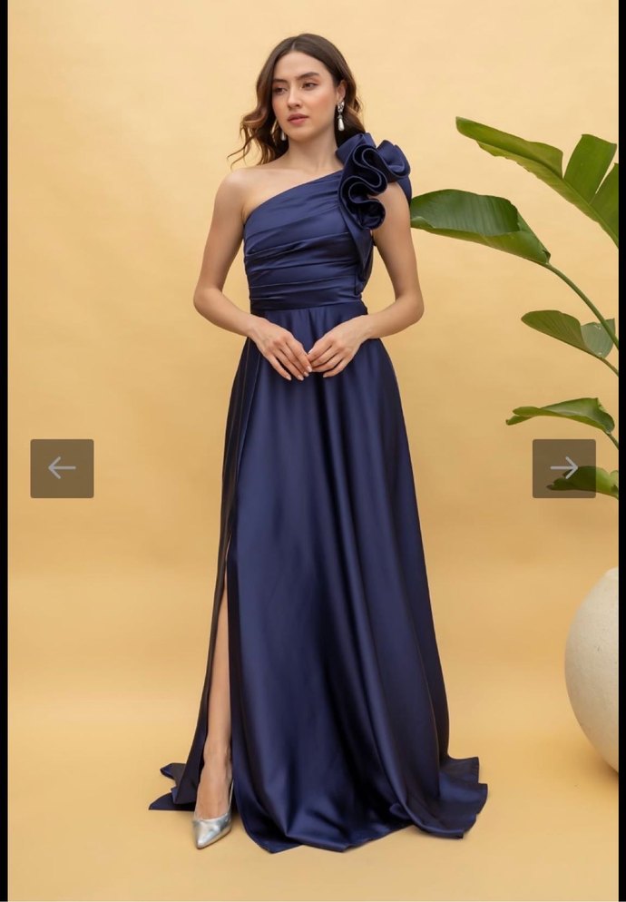 Kadın omuz tasarımlı uzun abiye elbise - Görsel 2