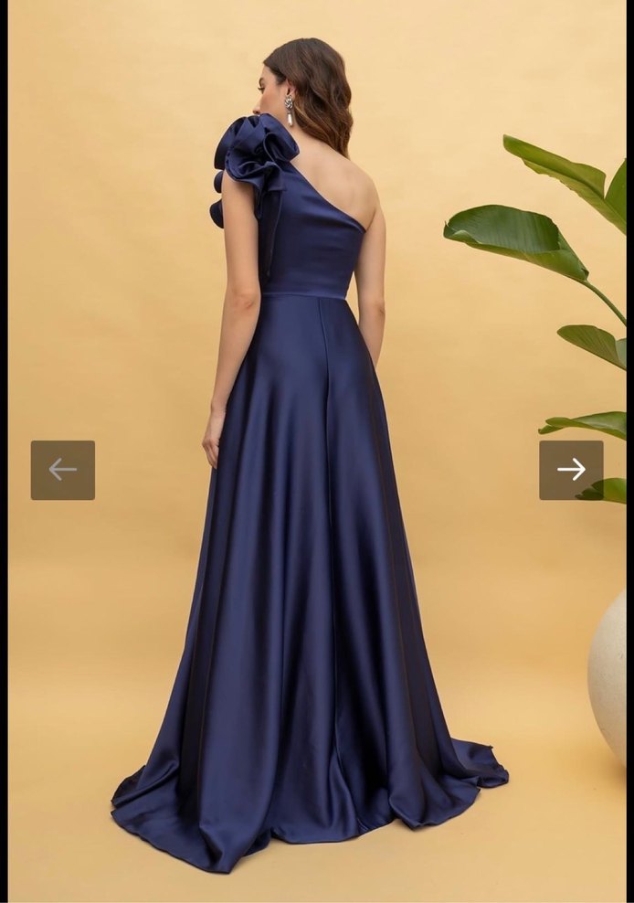 Kadın omuz tasarımlı uzun abiye elbise - Görsel 4