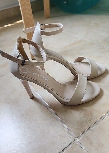Diğer Beyaz Minimalist Stiletto Topuklu Kadın Ayakkabı