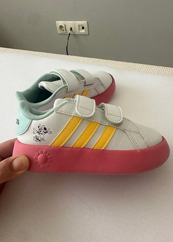 Adidas Kız Çocukları için Pastel Renkli Cırt Cırtlı Spor Ayakkabı