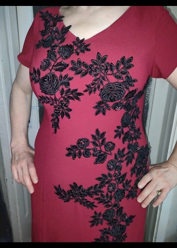 Bordo Nakışlı V Yaka Uzun Hamile Abiye Elbise - Görsel 2