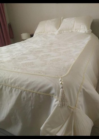 Cemil İpekçi İşlemeli Beyaz Parlak Yatak Örtüsü - Görsel 4