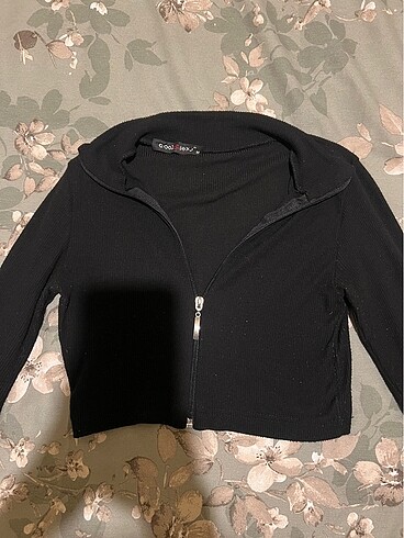 COOL&SEXY FERMUARLI SİYAH CROP HIRKA