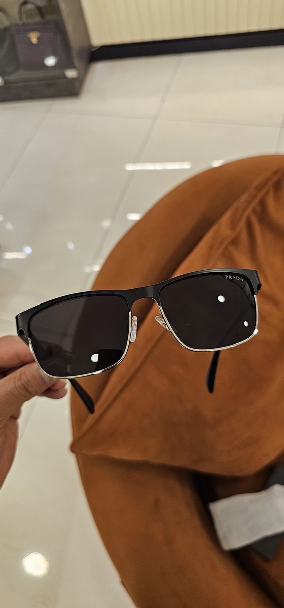 Prada Gri Klasik Tokalı Kadın Güneş Gözlüğü - Görsel 2