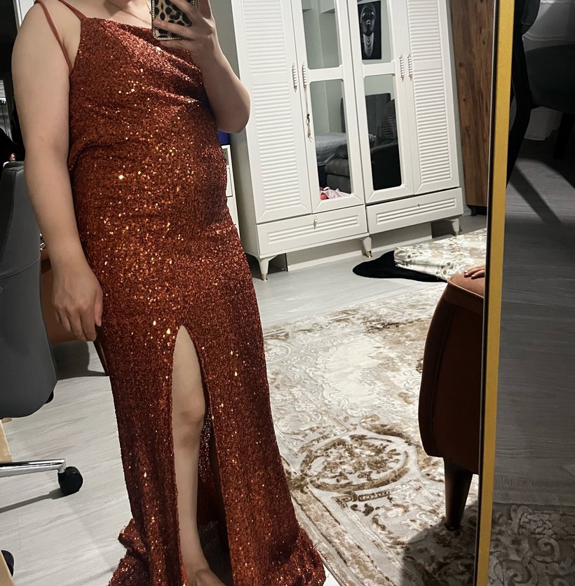 Yılan Desenli Parlak Kahverengi Uzun Abiye Elbise - Görsel 4