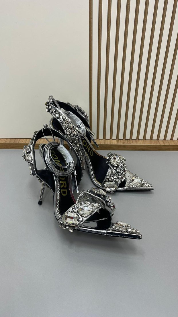 Tom Ford Kadın Altın Payetli İnce Topuklu Ayakkabı - Görsel 2