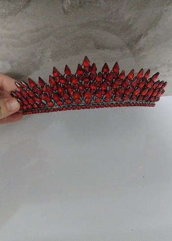Kırmızı Payetli Plastik Taç