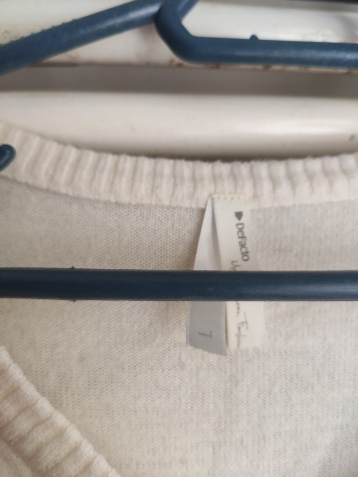 ekru V Yaka Kadın Pamuklu Kazak - Görsel 4