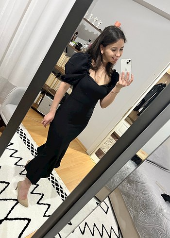 Siyah balon kollu midi elbise