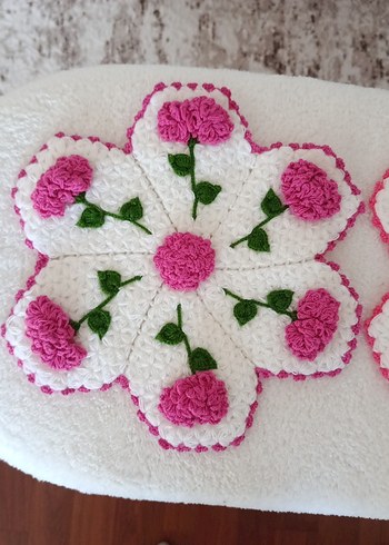 El İşi Nakışlı Çiçekli Dekoratif Örtü 2 li fiyattır. - Görsel 2