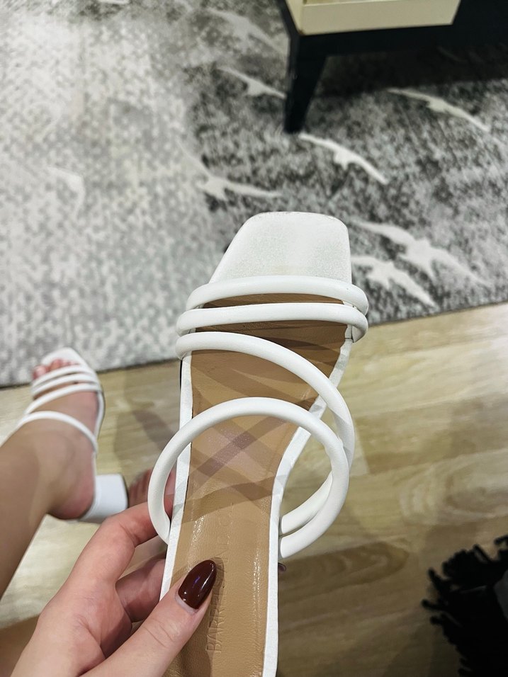 Beyaz topuklu sandalet - Görsel 5