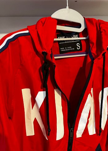 Kırmızı Kapüşonlu Fermuarlı Spor Ceket yagmurluk - Görsel 3