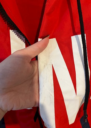 Kırmızı Kapüşonlu Fermuarlı Spor Ceket yagmurluk - Görsel 4