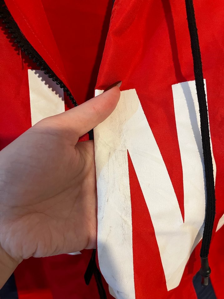 Kırmızı Kapüşonlu Fermuarlı Spor Ceket yagmurluk - Görsel 4