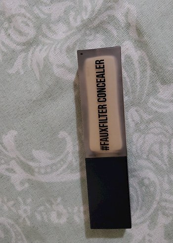 Huda Beauty fauxfilter concealer - Görsel 2