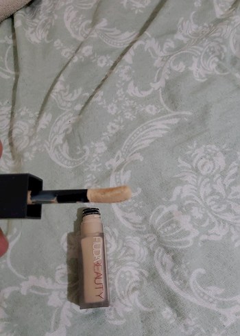 Huda Beauty fauxfilter concealer - Görsel 4