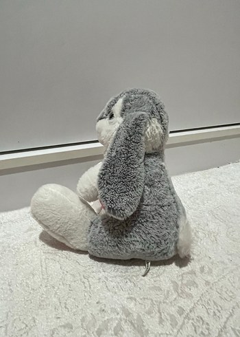 Diğer Gri ve beyaz peluş oyuncak tavşan
