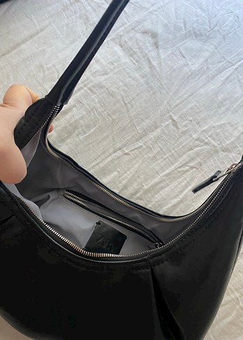 Beden Zara Marka Siyah Deri Kol Çantası