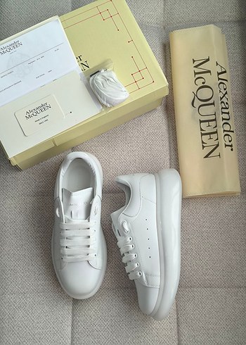 Alexander McQueen Beyaz Minimalist Erkek Spor Ayakkabı