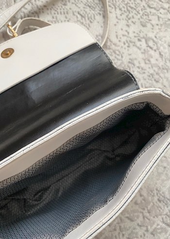 Beyaz Gold Toka Detaylı Askılı Çanta - Görsel 5