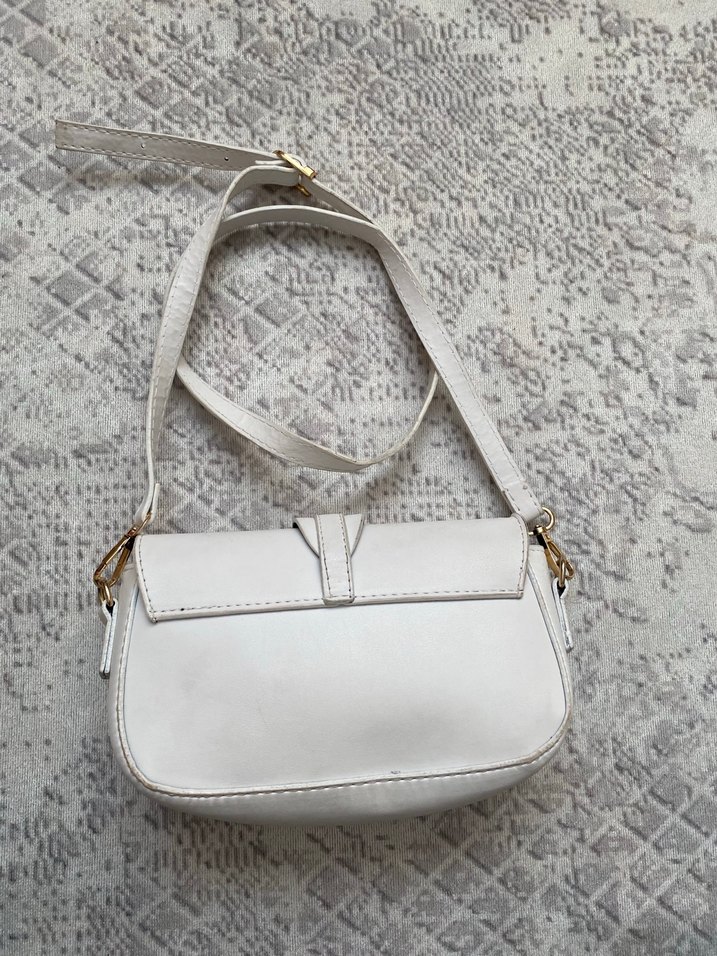 Beyaz Gold Toka Detaylı Askılı Çanta - Görsel 4