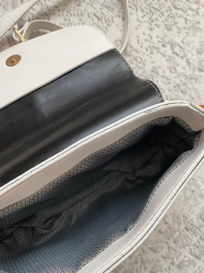 Beyaz Gold Toka Detaylı Askılı Çanta - Görsel 5