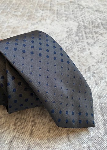Gri Renk Noktalı Kravat - Görsel 2