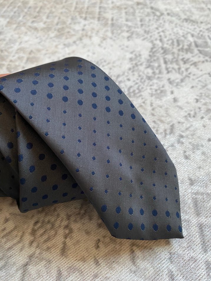Gri Renk Noktalı Kravat - Görsel 2