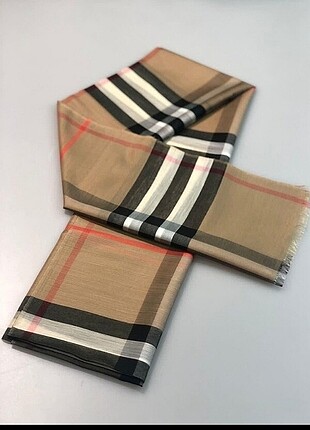 Burberry şal 