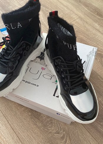 Lacoste Siyah Rugan Tüy Detaylı Yüksek Topuklu Kadın Spor Ayakkabı guja