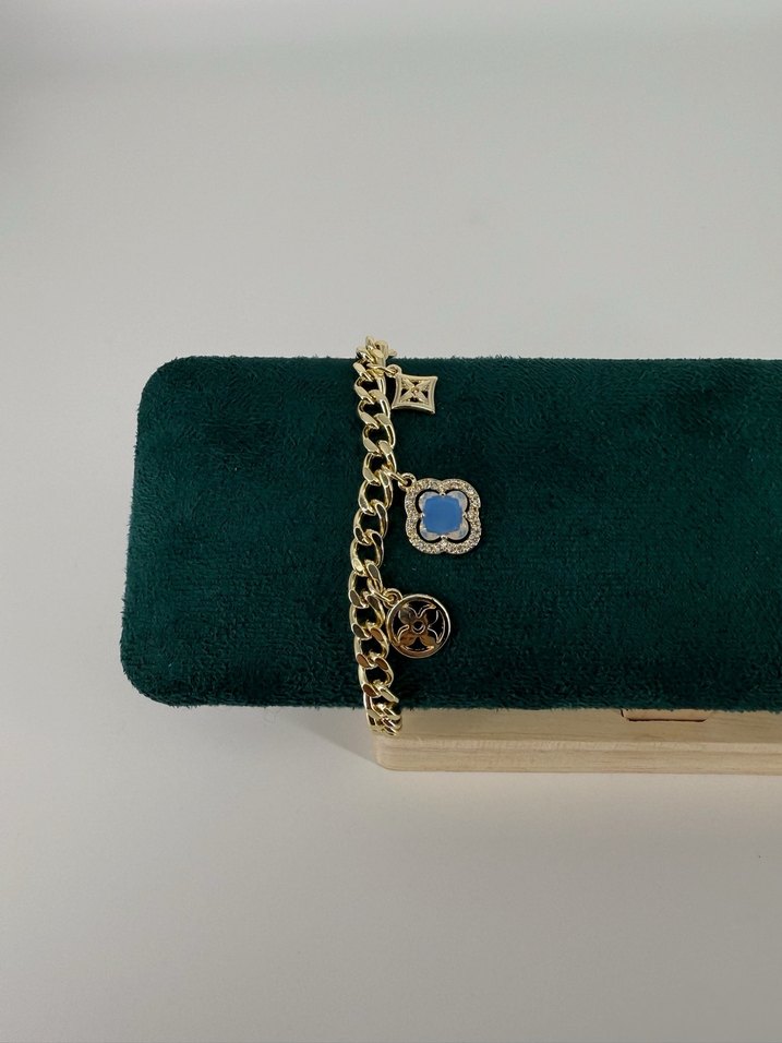 Zincir Detaylı Altın Renk Kadın Bileklik - Görsel 3