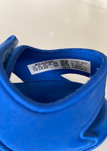 22 Beden Mavi Adidas Erkek Çocuk Cırtlı Sandalet