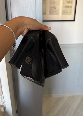 36 Beden Parlak Siyah Stiletto Ofis Ayakkabısı