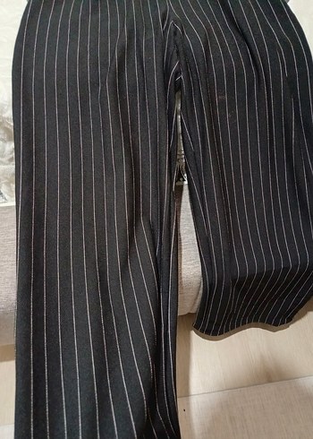 siyah V Yakalı Piliseli Tulum - Görsel 2