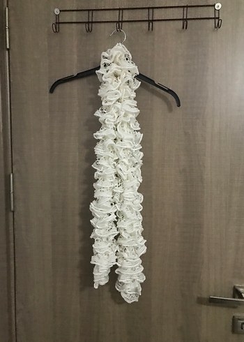 LC Waikiki Kadın Beyaz Fırfırlı Örgü Şal