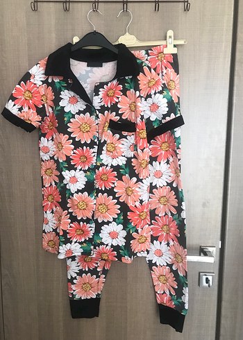 Çiçek Desenli Kısa Kollu Kadın Pijama Takımı